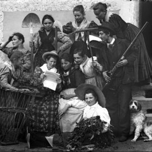 Donne della Valle Brembana. Ritratto di Eugenio Goglio, fotografo di Piazza Brembana vissuto a cavallo tra Otto e Novecento. Archivio Museo delle Storie, Bergamo.